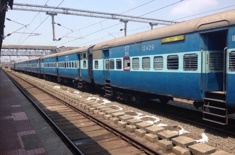Catching a sleeper train in India - Tips for India - Photo - Fabulous Travel Guide